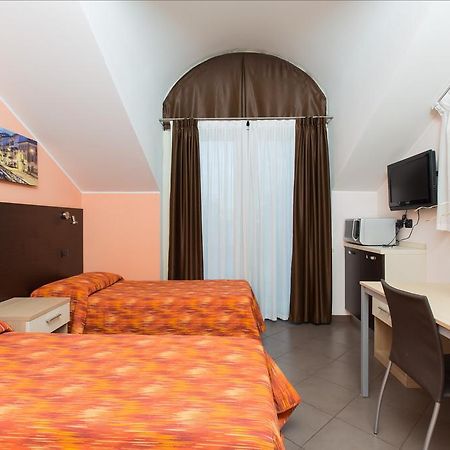 Residenza Villa Regina มอนซา ภายนอก รูปภาพ