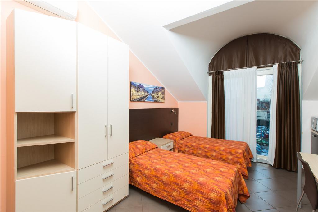 Residenza Villa Regina มอนซา ภายนอก รูปภาพ
